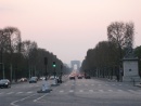 Paríž - Víťazný obluk na konci Champs Elyseé